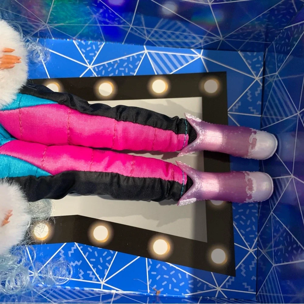 Winter Chill Icy Gurl And Brrr B.B Doll Girl LOL Surprise OMG Includes Items Pic